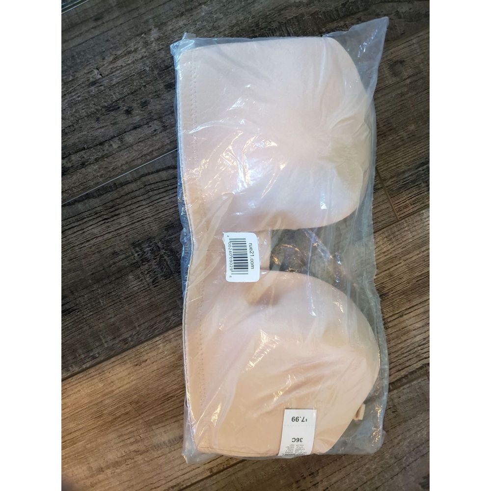 Low cut convertible strapless bra